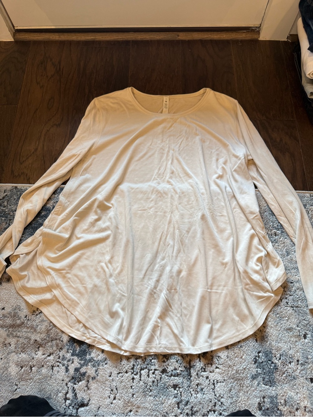 lululemon athletica Long Sleeve Scoop Neck Top in Cream